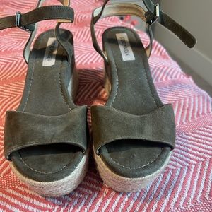 LAST CHANCE: Steve Madden Wedges